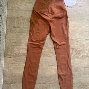 Riviera V-waist Scrunch Legging
Cinnamon / S